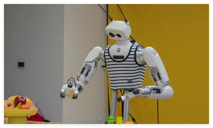 Hugging Face收购Pollen Robotics 开源人形机器人Reachy2正式发布