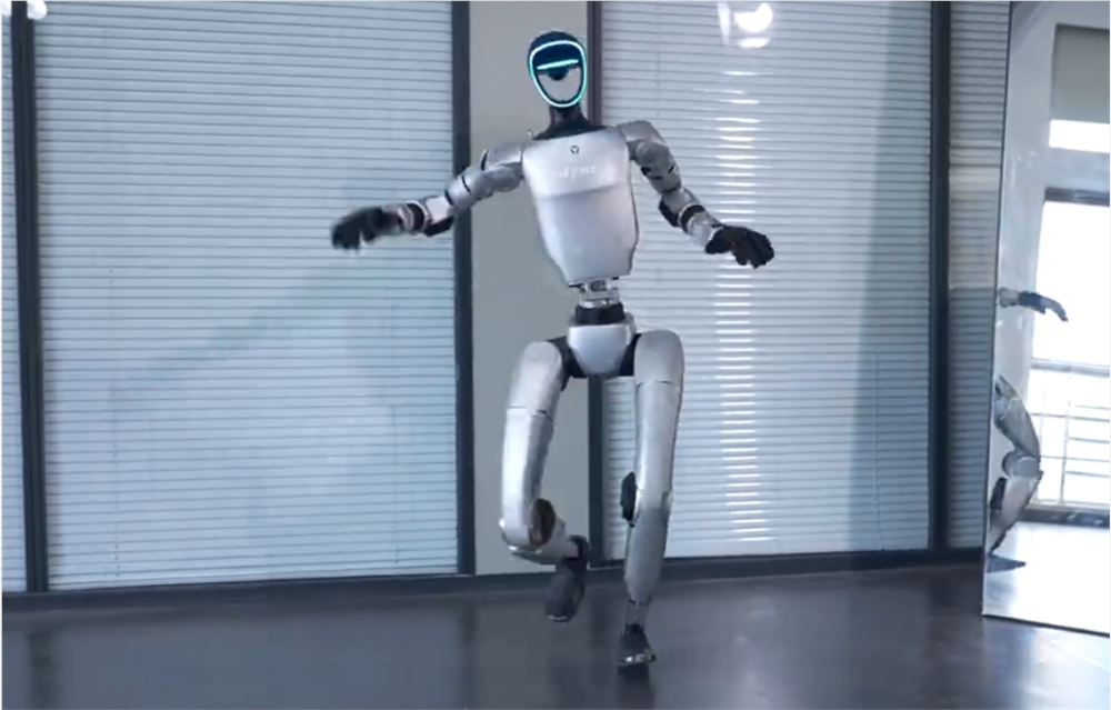 无锡首届嵌入式AI机器人竞技会开幕 宇树科技竞速度赛与舞蹈表演