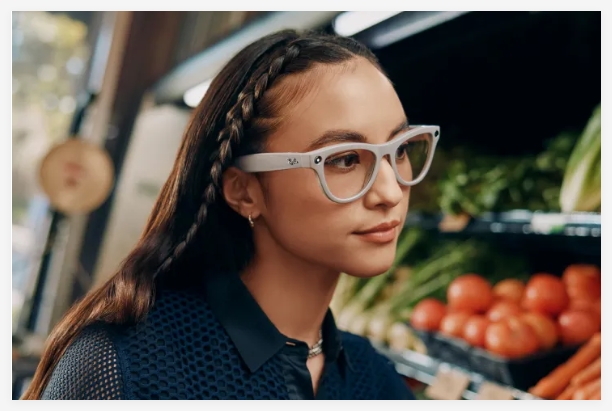 Meta Ray-Ban智能眼镜新增实时翻译及Instagram消息通话等功能全面开放