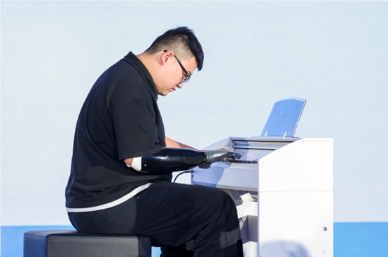 2025 S大会聚焦AI向善 共探科技助力可持续发展的生态路径