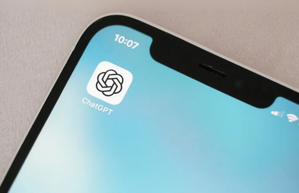 OpenAI与国防部合作致ChatGPT流失，Anthropic拒合作Claude登顶免费应用榜