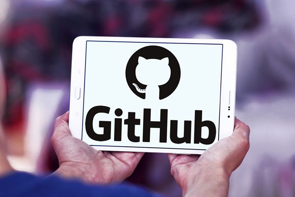 GitHub更新政策拟用用户交互数据训练AI引发开发者社区讨论