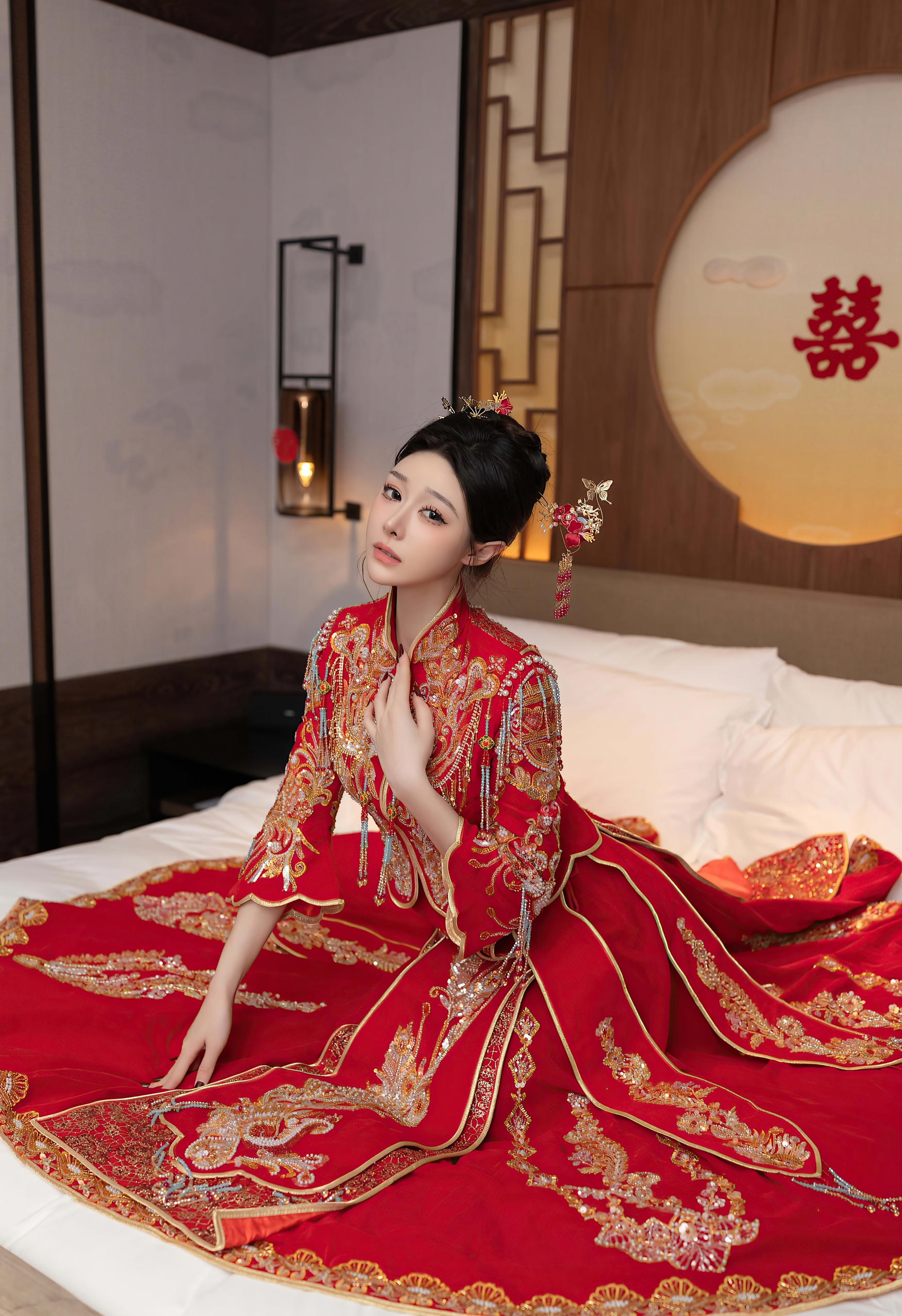 红金龙凤绣中式嫁衣衬娇颜 囍字环伺漾婚仪喜庆精致韵 红金龙凤绣中式嫁衣衬娇颜 囍字环伺漾婚仪喜庆精致韵