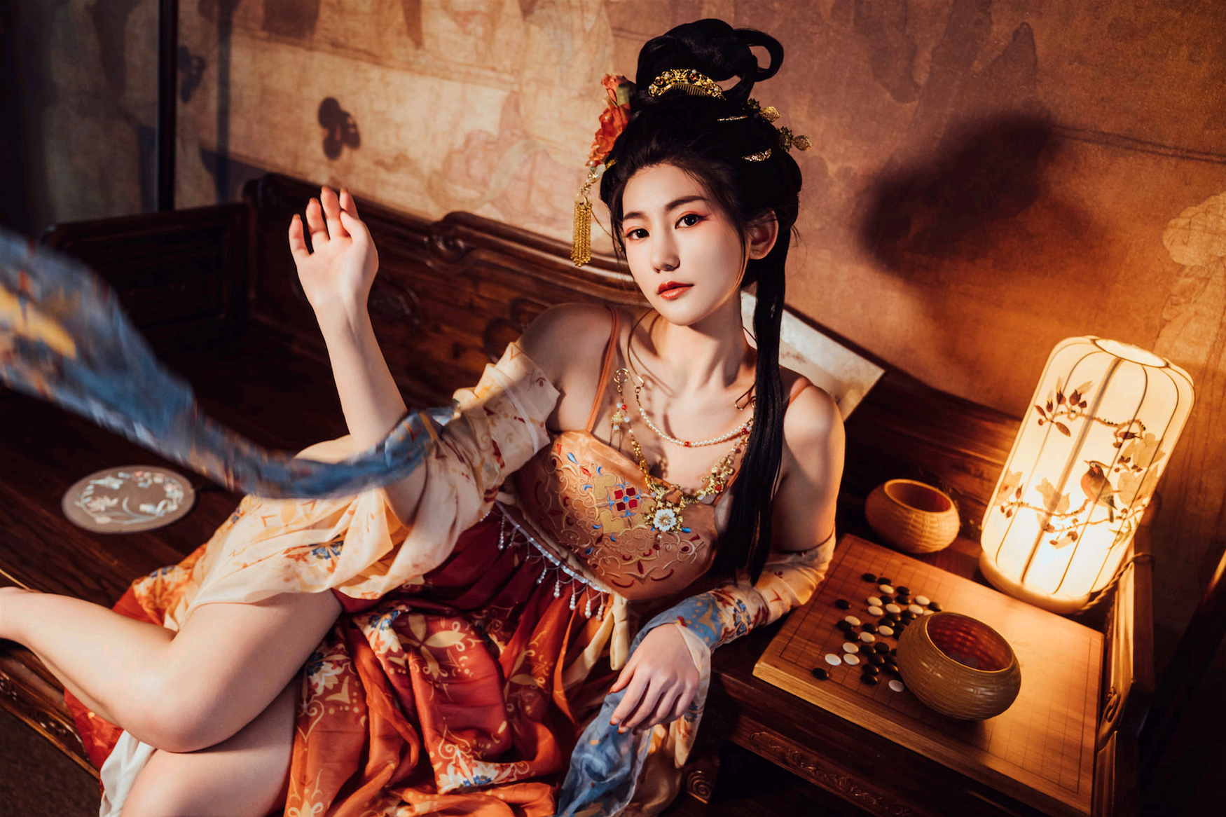 古韵流芳:汉服佳人执扇抚琴,书香棋韵间尽显盛唐风华与东方美学神韵 古韵流芳:汉服佳人执扇抚琴,书香棋韵间尽显盛唐风华与东方美学神韵