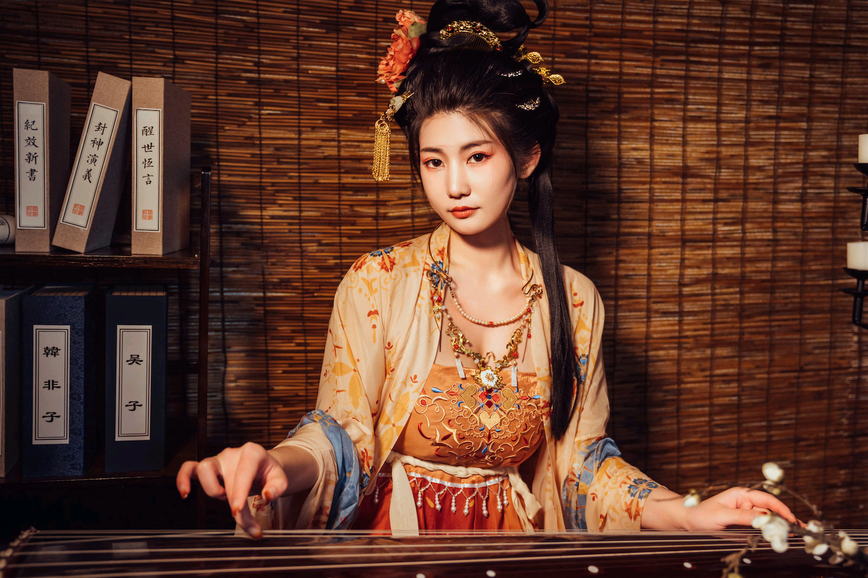 古韵流芳:汉服佳人执扇抚琴,书香棋韵间尽显盛唐风华与东方美学神韵 古韵流芳:汉服佳人执扇抚琴,书香棋韵间尽显盛唐风华与东方美学神韵