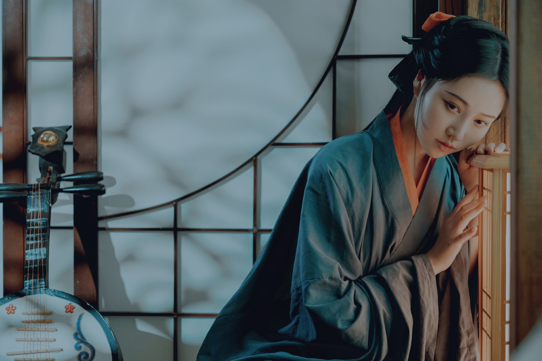 青衫染墨香,素手执流年,一曲琵琶诉古今 青衫染墨香,素手执流年,一曲琵琶诉古今