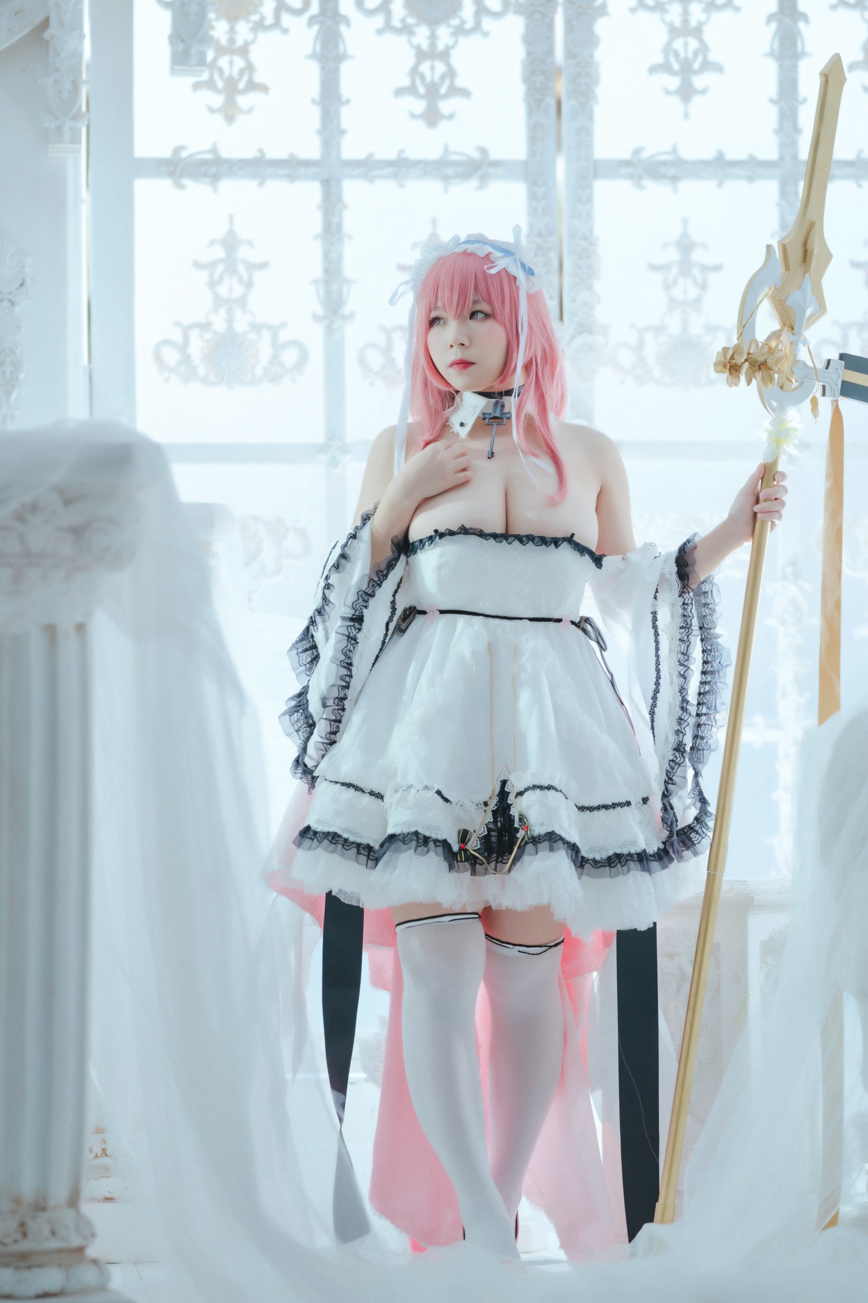 粉发圣女持权杖,纯白礼裙映光华。神圣与甜美交织,二次元之美在现实绽放,如梦似幻。 粉发圣女持权杖,纯白礼裙映光华。神圣与甜美交织,二次元之美在现实绽放,如梦似幻。