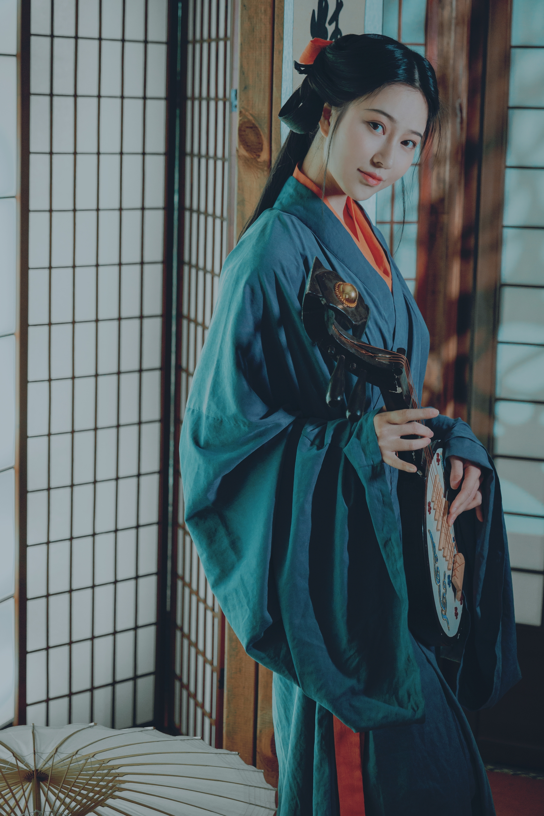 青衫染墨香,素手执流年,一曲琵琶诉古今 青衫染墨香,素手执流年,一曲琵琶诉古今