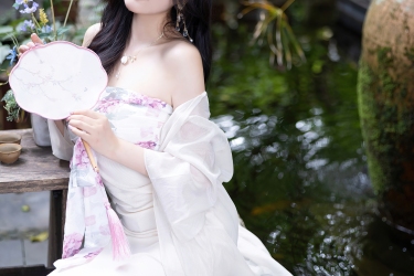 烟雨江南，素衣执扇，一梦入画