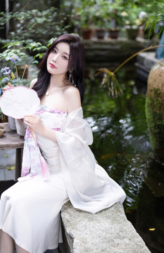 烟雨江南，素衣执扇，一梦入画