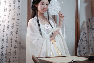 素影流香，墨染春风；一念成诗，一眼千年