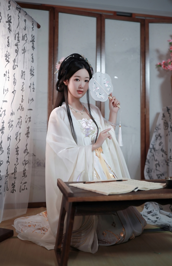 素影流香，墨染春风；一念成诗，一眼千年