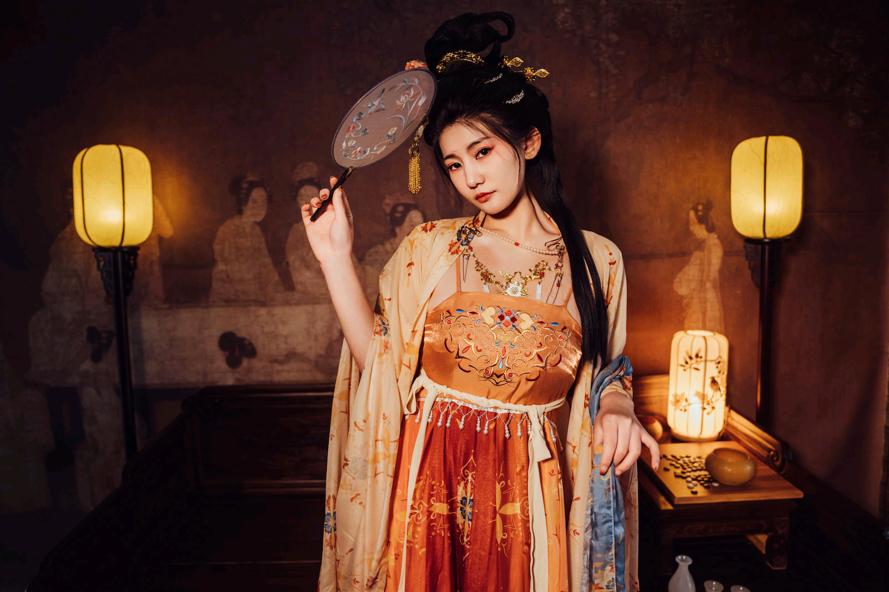 古韵流芳:汉服佳人执扇抚琴,书香棋韵间尽显盛唐风华与东方美学神韵 古韵流芳:汉服佳人执扇抚琴,书香棋韵间尽显盛唐风华与东方美学神韵