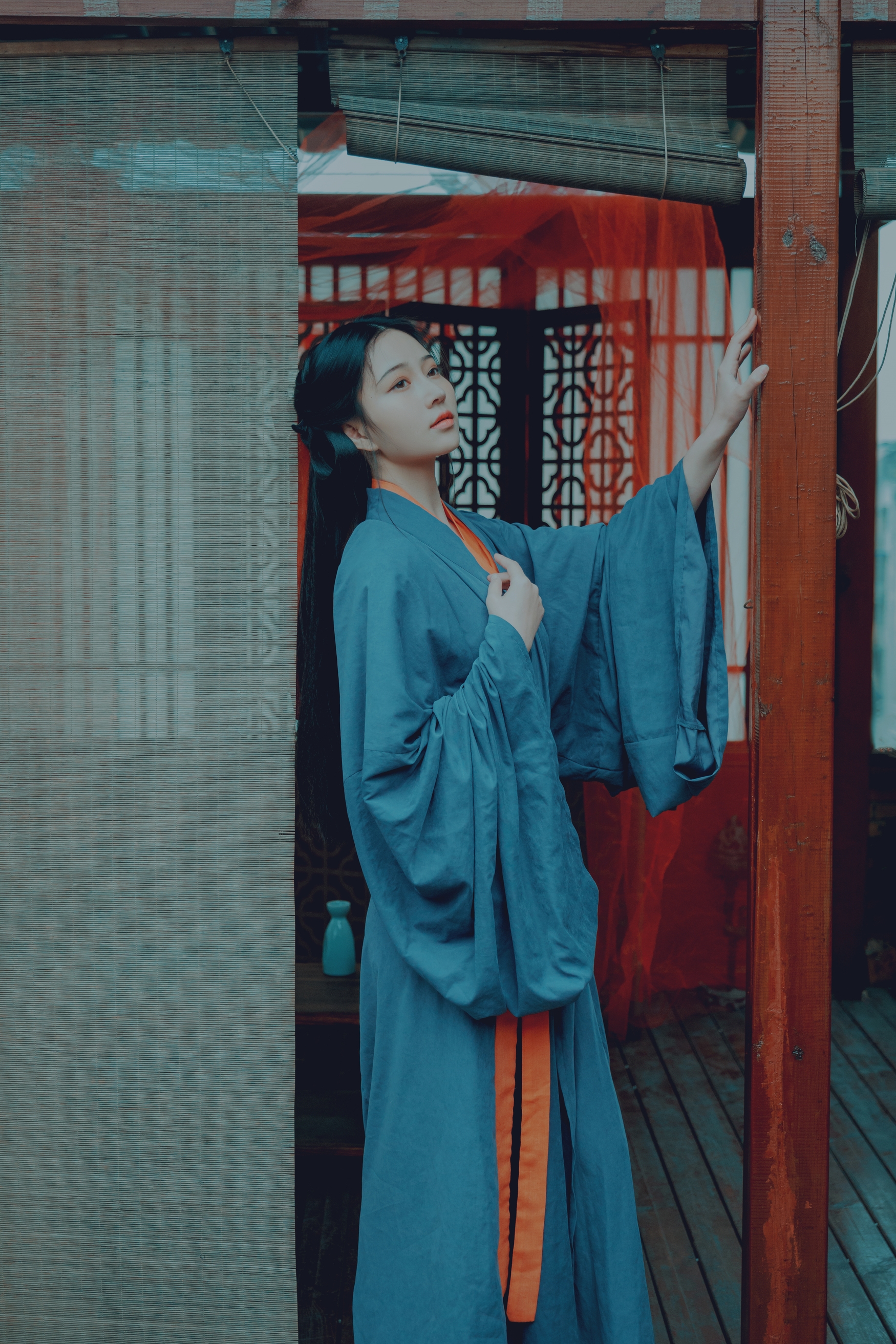 青衫染墨香,素手执流年,一曲琵琶诉古今 青衫染墨香,素手执流年,一曲琵琶诉古今