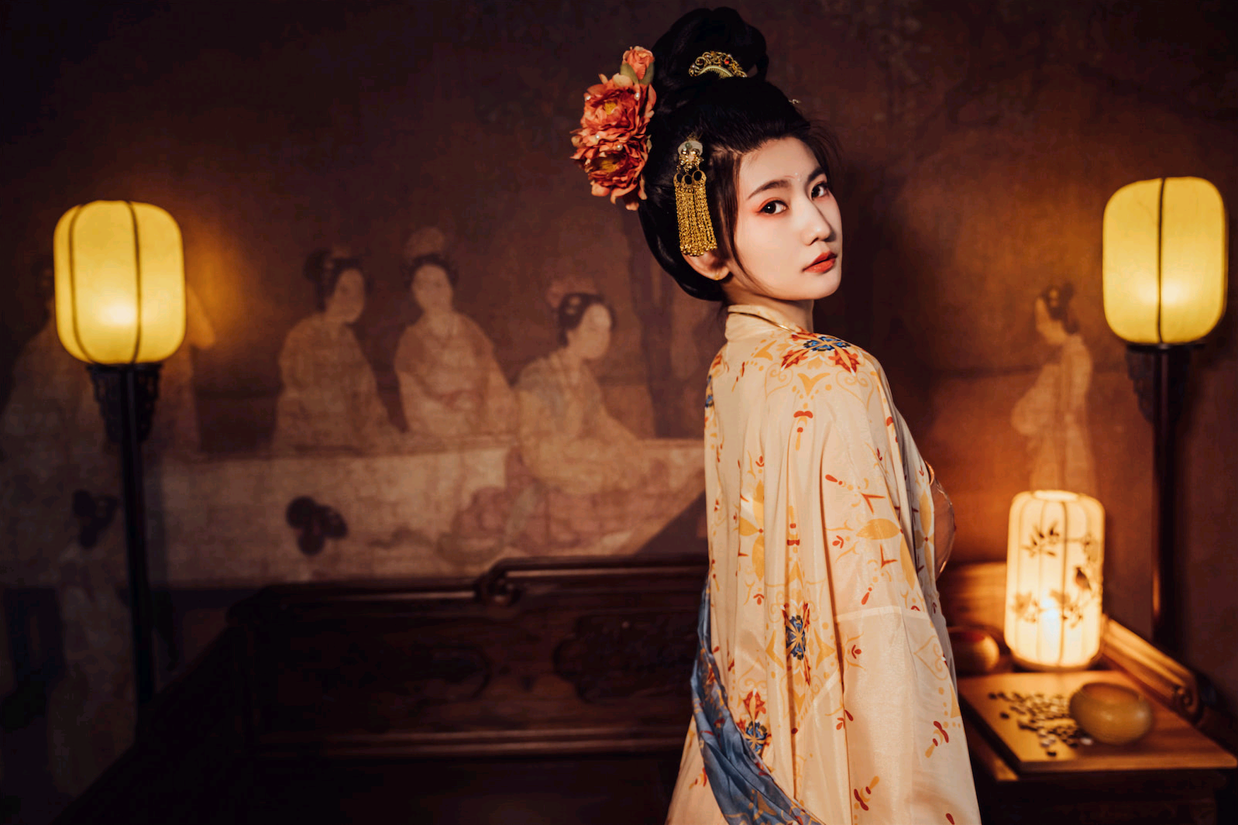 古韵流芳:汉服佳人执扇抚琴,书香棋韵间尽显盛唐风华与东方美学神韵 古韵流芳:汉服佳人执扇抚琴,书香棋韵间尽显盛唐风华与东方美学神韵