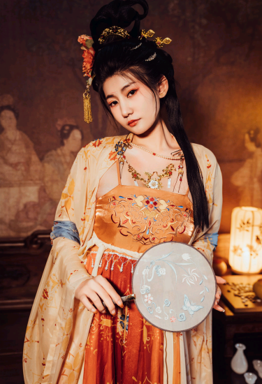 古韵流芳：汉服佳人执扇抚琴，书香棋韵间尽显盛唐风华与东方美学神韵