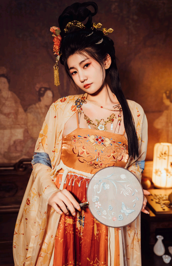 古韵流芳：汉服佳人执扇抚琴，书香棋韵间尽显盛唐风华与东方美学神韵