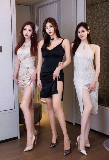 三姝并蒂映华裳，黑与白间尽风流。现代闺阁藏古韵，一颦一笑皆是画，姐妹情深最动人。