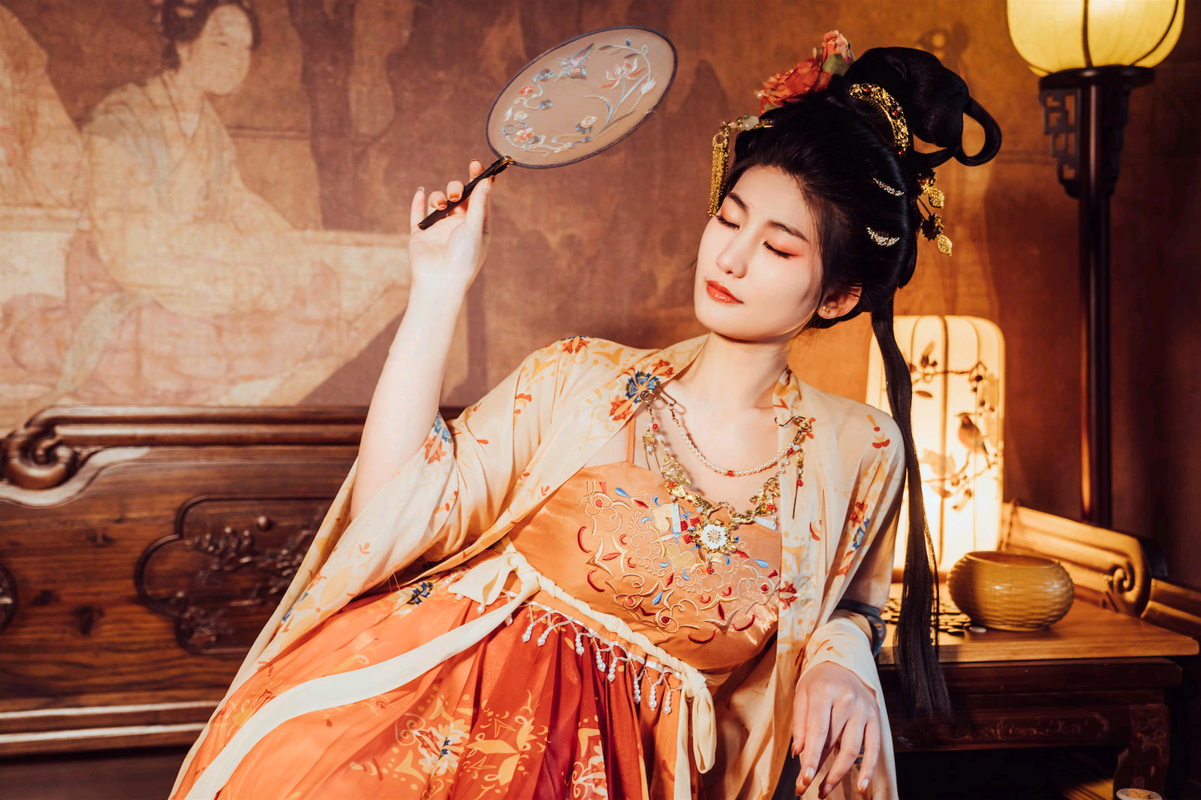 古韵流芳:汉服佳人执扇抚琴,书香棋韵间尽显盛唐风华与东方美学神韵 古韵流芳:汉服佳人执扇抚琴,书香棋韵间尽显盛唐风华与东方美学神韵