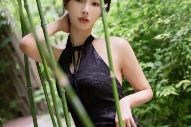 竹影拂青丝，墨色染春心