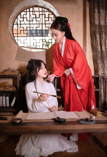 烟雨锁重楼，落花随水流，一梦浮生寄清愁