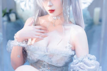 银发少女梦幻礼服写真，仙气缭绕如童话公主