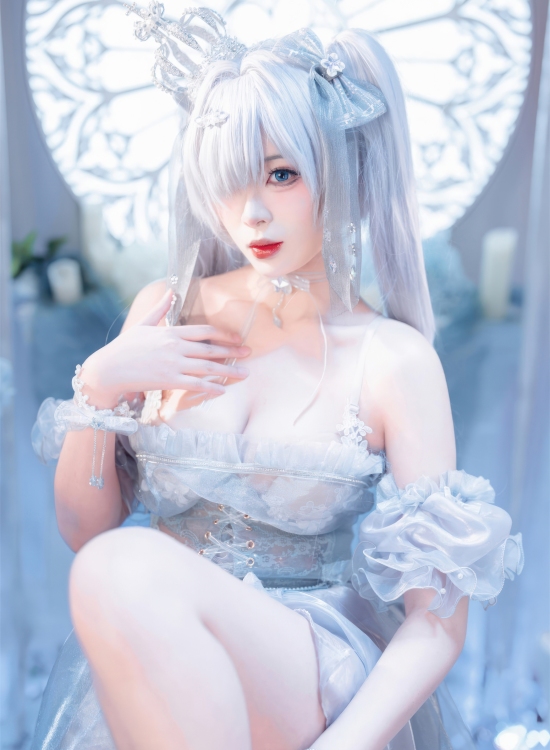 银发少女梦幻礼服写真，仙气缭绕如童话公主