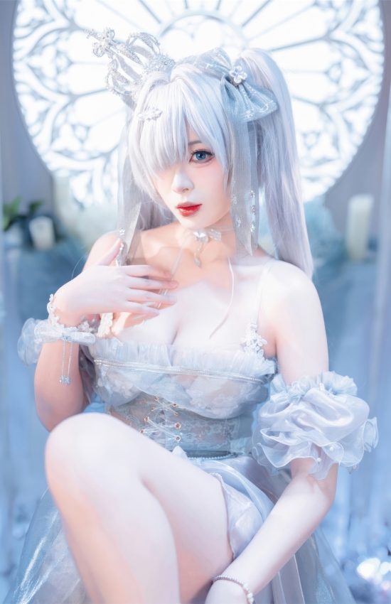 银发少女梦幻礼服写真，仙气缭绕如童话公主