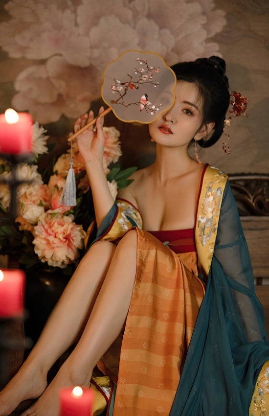 烛影摇红，罗裙轻舞，一扇风华入梦来