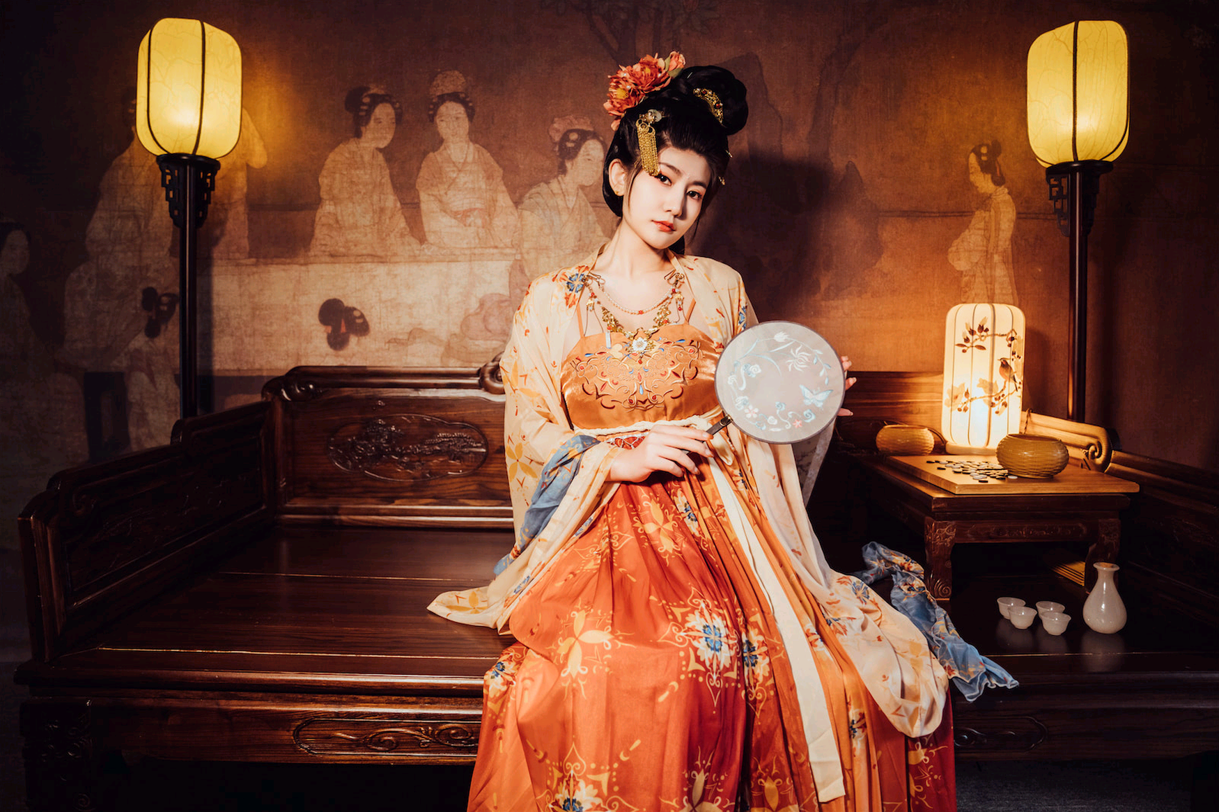 古韵流芳:汉服佳人执扇抚琴,书香棋韵间尽显盛唐风华与东方美学神韵 古韵流芳:汉服佳人执扇抚琴,书香棋韵间尽显盛唐风华与东方美学神韵