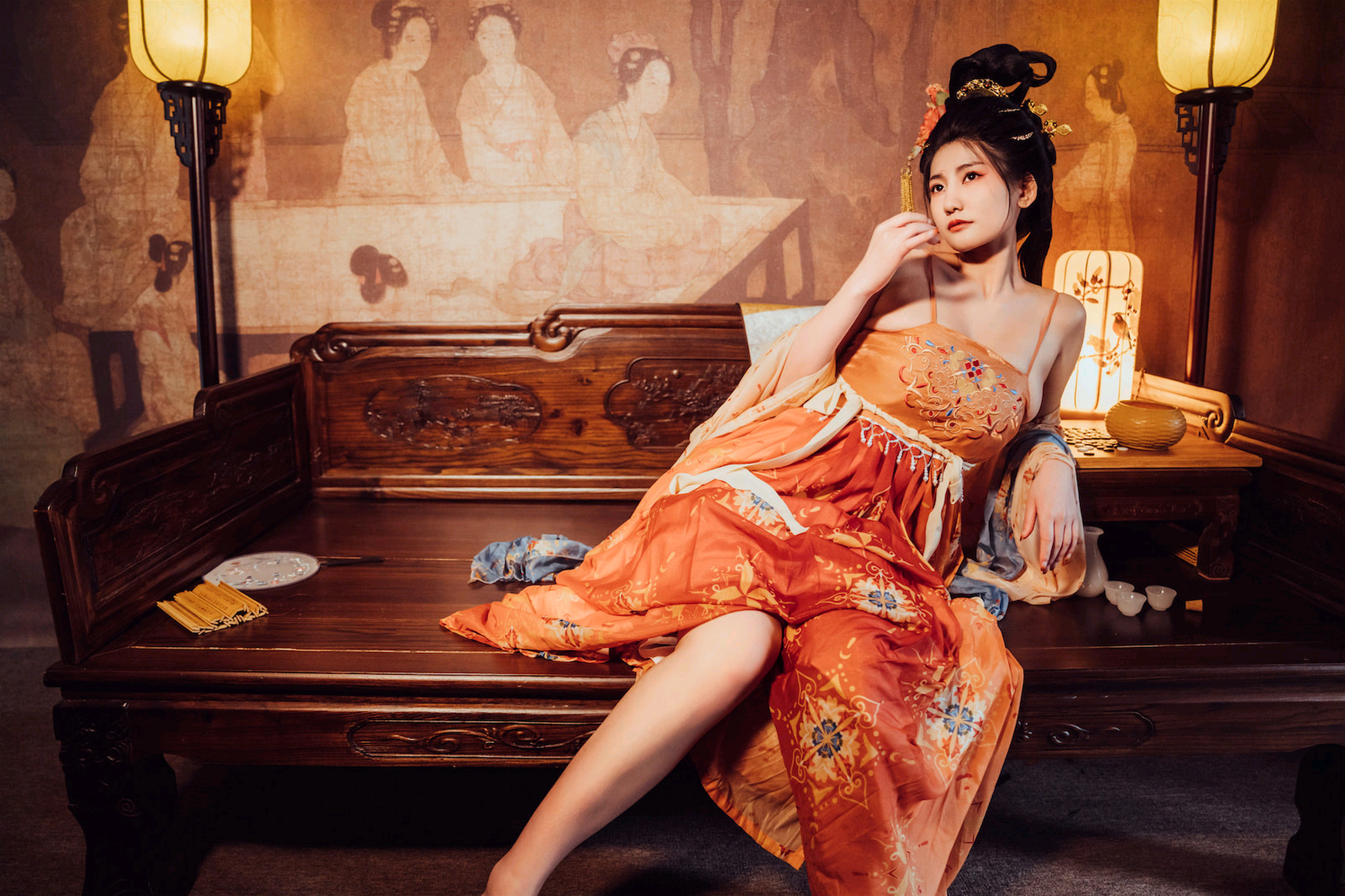 古韵流芳:汉服佳人执扇抚琴,书香棋韵间尽显盛唐风华与东方美学神韵 古韵流芳:汉服佳人执扇抚琴,书香棋韵间尽显盛唐风华与东方美学神韵