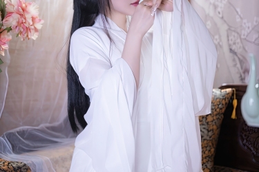 素衣映月光，墨卷藏心事，一念千年梦未央